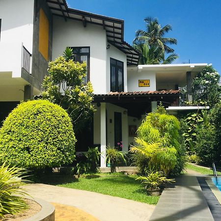 Om Villa Hikkaduwa Exterior photo