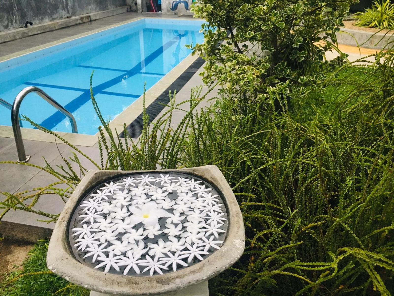 Om Villa Hikkaduwa Exterior photo