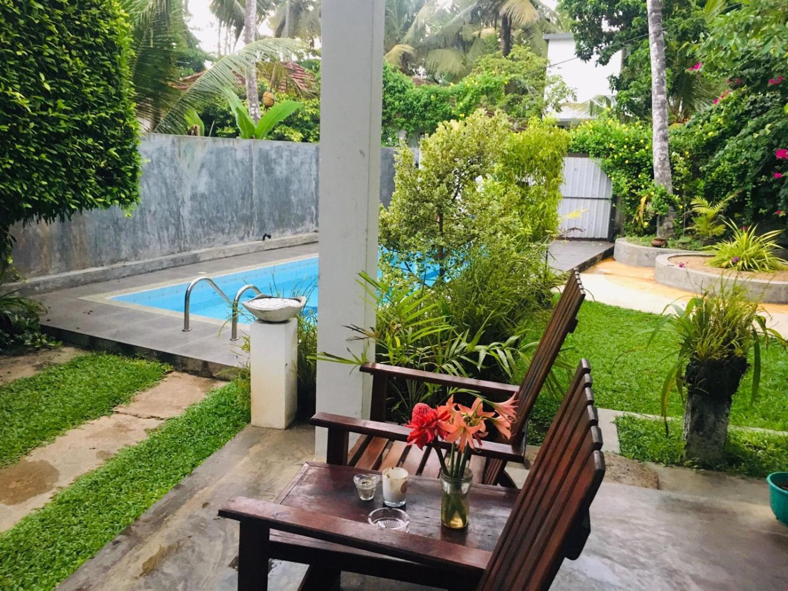 Om Villa Hikkaduwa Exterior photo