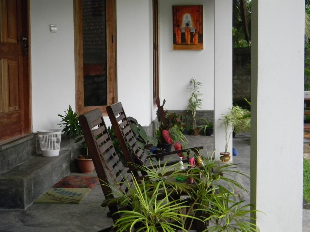 Om Villa Hikkaduwa Exterior photo