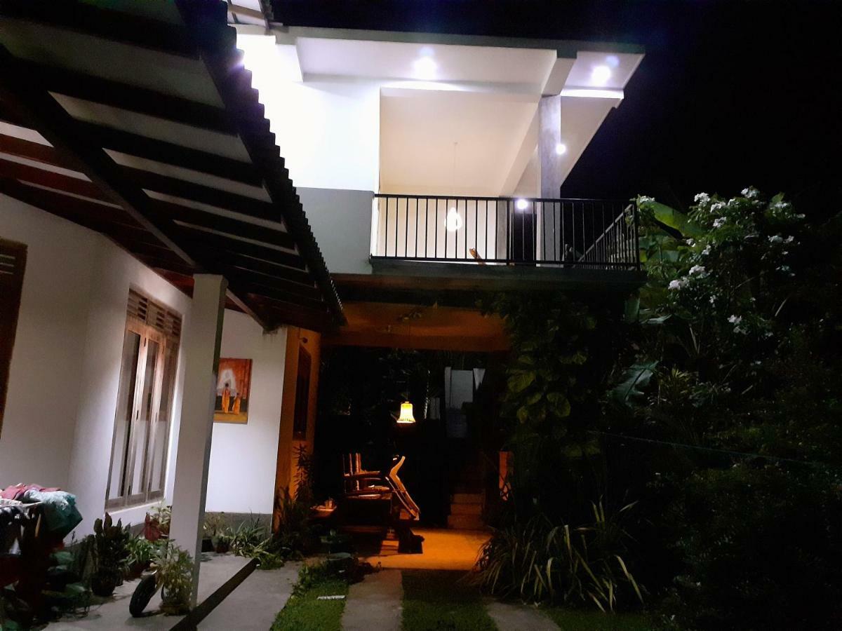 Om Villa Hikkaduwa Exterior photo