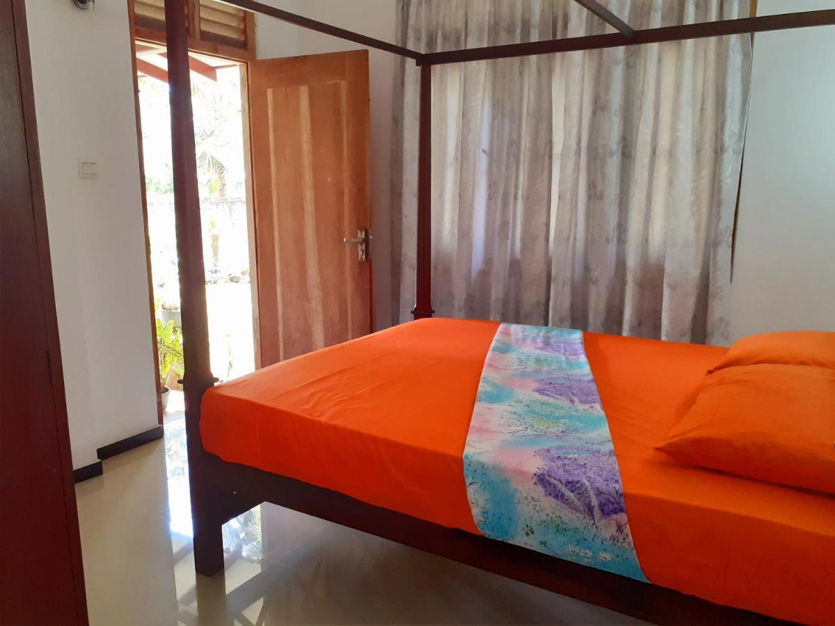 Om Villa Hikkaduwa Exterior photo