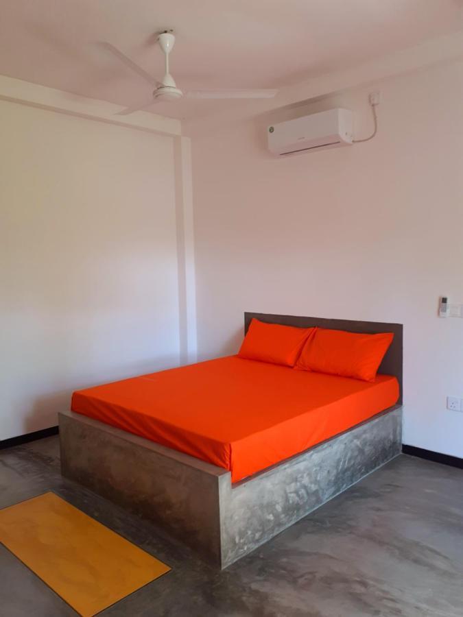 Om Villa Hikkaduwa Exterior photo
